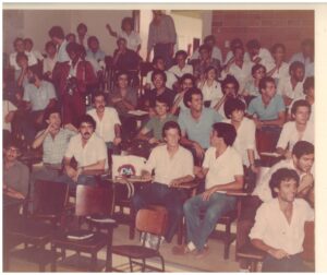 1981 – Formatura